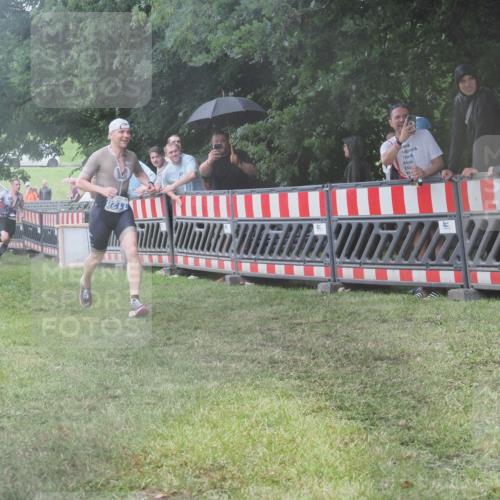 21.06.2025 - 27. Vierlanden-Triathlon KatJ http://msf.ph/oto/8035950 15.06.2025 13:53:08 Ziel 48, 1128 meine-sportfotos.de