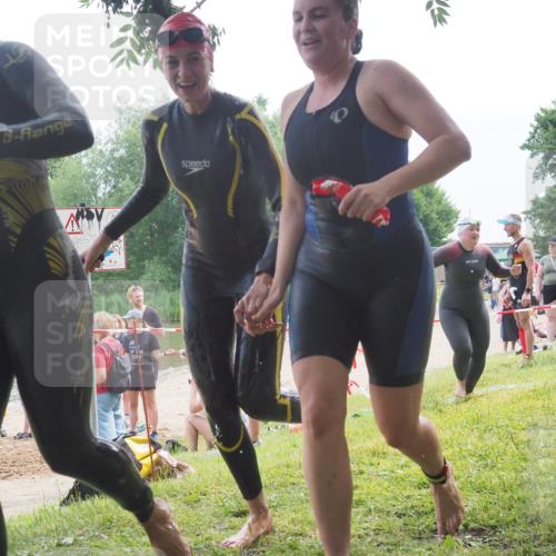15.06.2025 - 27. Vierlanden-Triathlon KatJ http://msf.ph/oto/8035951 15.06.2025 11:20:49 Schwimmen 879, 892, 924, 936, 941, 1400 meine-sportfotos.de