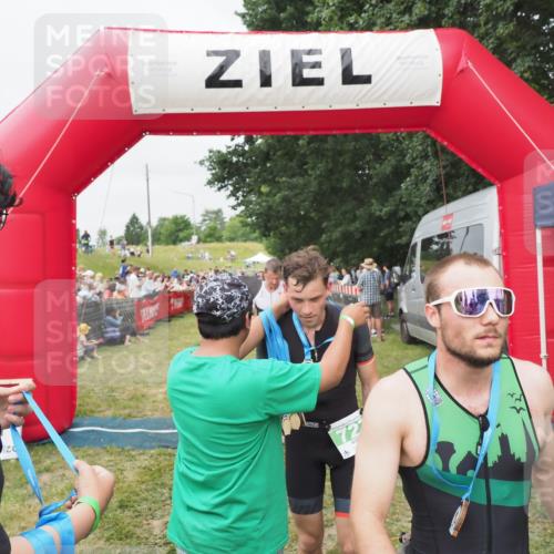 21.06.2025 - 27. Vierlanden-Triathlon MichiJ http://msf.ph/oto/8035960 15.06.2026 13:02:28 Ziel 73, 727, 1029, 1030, 1031, 1033 meine-sportfotos.de