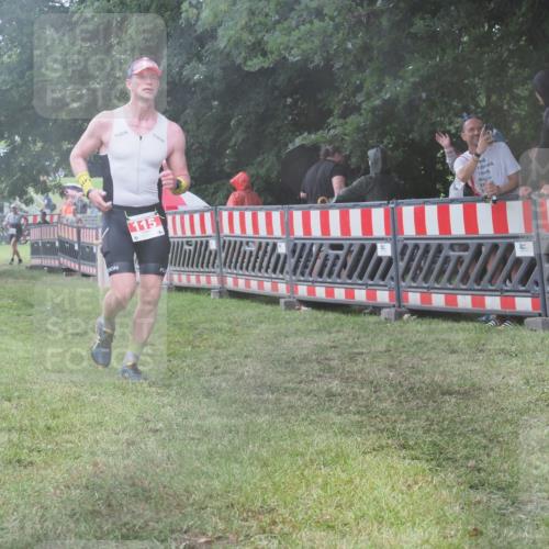 21.06.2025 - 27. Vierlanden-Triathlon KatJ http://msf.ph/oto/8035975 15.06.2025 13:53:17 Ziel 115, 885, 957 meine-sportfotos.de