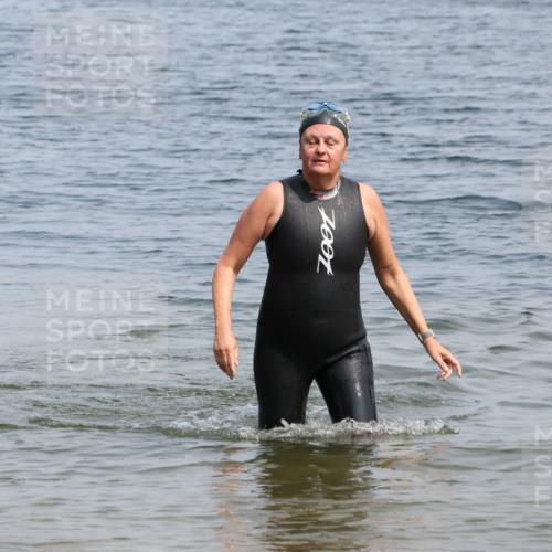 15.06.2025 - 27. Vierlanden-Triathlon Lena Gebhardt http://msf.ph/oto/8035978 15.06.2025 11:28:02 Schwimmen  meine-sportfotos.de
