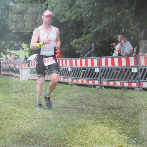 21.06.2025 - 27. Vierlanden-Triathlon KatJ http://msf.ph/oto/8035981 15.06.2025 13:53:18 Ziel 115, 885, 957 meine-sportfotos.de