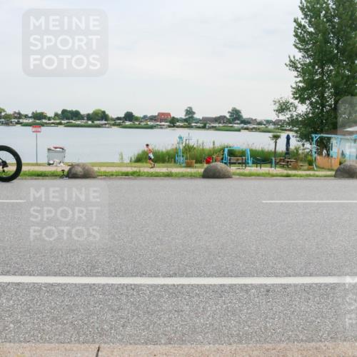 15.06.2025 - 27. Vierlanden-Triathlon H.Heesch http://msf.ph/oto/8035982 15.06.2025 10:47:12 Radfahren 193, 296, 370, 418 meine-sportfotos.de