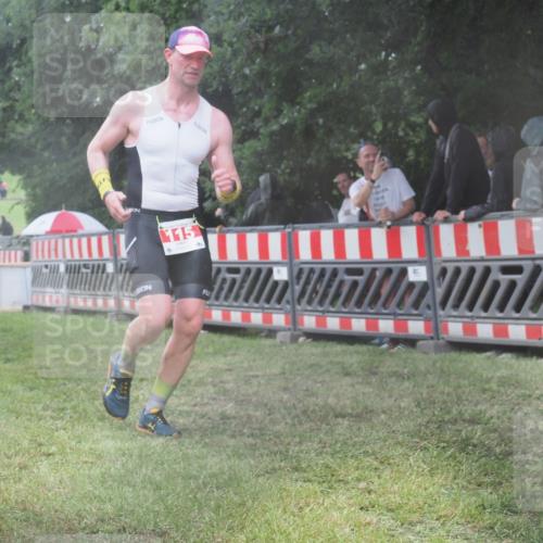 21.06.2025 - 27. Vierlanden-Triathlon KatJ http://msf.ph/oto/8035994 15.06.2025 13:53:18 Ziel 115, 885, 957 meine-sportfotos.de