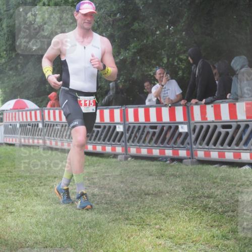 21.06.2025 - 27. Vierlanden-Triathlon KatJ http://msf.ph/oto/8036001 15.06.2025 13:53:18 Ziel 115, 885, 957 meine-sportfotos.de