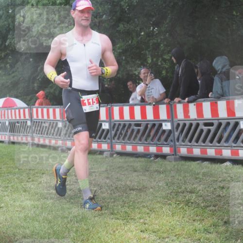 21.06.2025 - 27. Vierlanden-Triathlon KatJ http://msf.ph/oto/8036007 15.06.2025 13:53:18 Ziel 115, 885, 957 meine-sportfotos.de