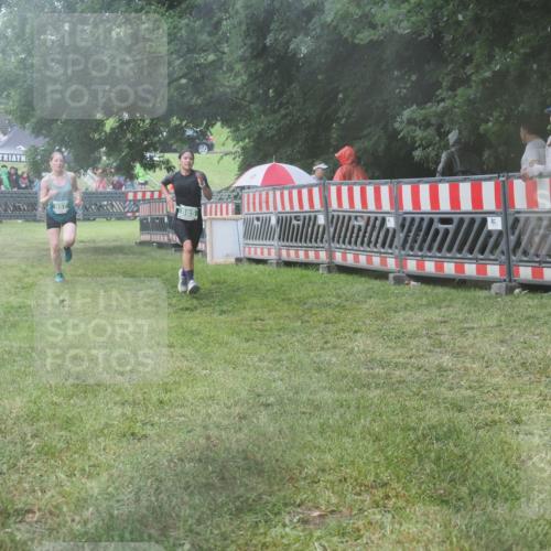 21.06.2025 - 27. Vierlanden-Triathlon KatJ http://msf.ph/oto/8036011 15.06.2025 13:53:24 Ziel 885, 957 meine-sportfotos.de