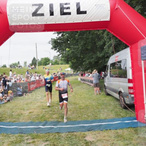 21.06.2025 - 27. Vierlanden-Triathlon MichiJ http://msf.ph/oto/8036020 15.06.2026 13:02:50 Ziel 145, 718 meine-sportfotos.de