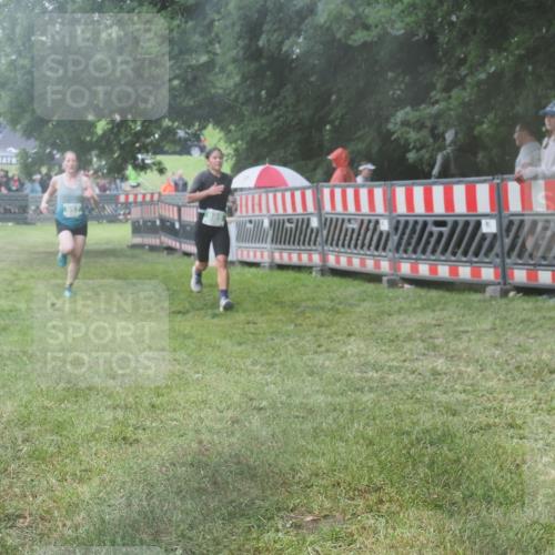 21.06.2025 - 27. Vierlanden-Triathlon KatJ http://msf.ph/oto/8036024 15.06.2025 13:53:24 Ziel 885, 957 meine-sportfotos.de