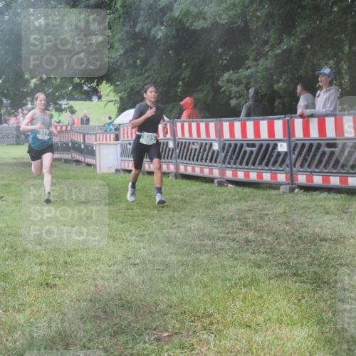 21.06.2025 - 27. Vierlanden-Triathlon KatJ http://msf.ph/oto/8036031 15.06.2025 13:53:24 Ziel 885, 957 meine-sportfotos.de