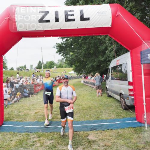 21.06.2025 - 27. Vierlanden-Triathlon MichiJ http://msf.ph/oto/8036045 15.06.2026 13:02:51 Ziel 145, 718 meine-sportfotos.de