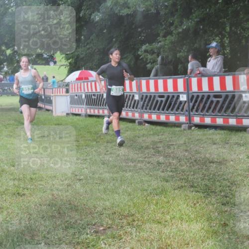 21.06.2025 - 27. Vierlanden-Triathlon KatJ http://msf.ph/oto/8036049 15.06.2025 13:53:25 Ziel 885, 957 meine-sportfotos.de
