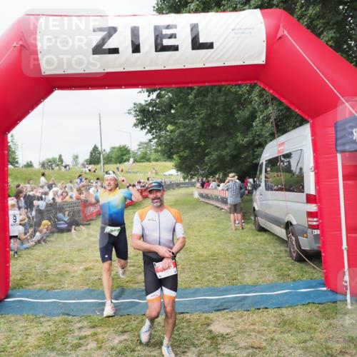 21.06.2025 - 27. Vierlanden-Triathlon MichiJ http://msf.ph/oto/8036051 15.06.2026 13:02:51 Ziel 145, 718 meine-sportfotos.de