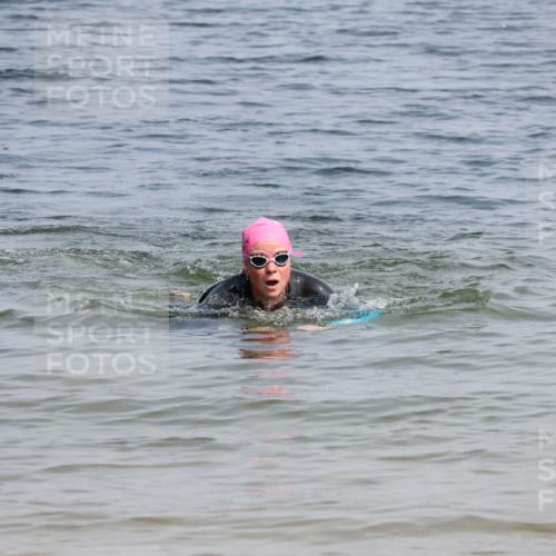 15.06.2025 - 27. Vierlanden-Triathlon Lena Gebhardt http://msf.ph/oto/8036052 15.06.2025 11:29:35 Schwimmen  meine-sportfotos.de