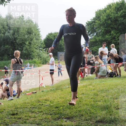 15.06.2025 - 27. Vierlanden-Triathlon KatJ http://msf.ph/oto/8036054 15.06.2025 11:21:00 Schwimmen 892, 918, 965 meine-sportfotos.de
