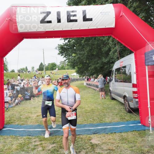 21.06.2025 - 27. Vierlanden-Triathlon MichiJ http://msf.ph/oto/8036057 15.06.2026 13:02:51 Ziel 145, 718 meine-sportfotos.de