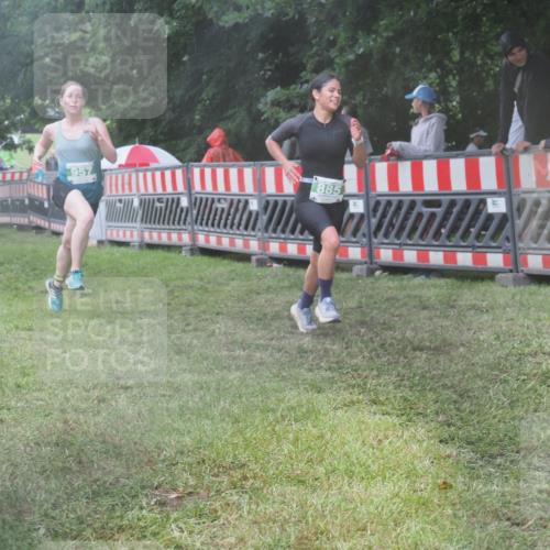 21.06.2025 - 27. Vierlanden-Triathlon KatJ http://msf.ph/oto/8036059 15.06.2025 13:53:25 Ziel 885, 957 meine-sportfotos.de