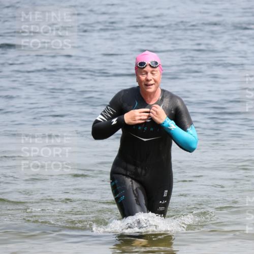 15.06.2025 - 27. Vierlanden-Triathlon Lena Gebhardt http://msf.ph/oto/8036062 15.06.2025 11:29:40 Schwimmen 937 meine-sportfotos.de