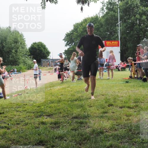 15.06.2025 - 27. Vierlanden-Triathlon KatJ http://msf.ph/oto/8036073 15.06.2025 11:21:03 Schwimmen 892, 918, 965 meine-sportfotos.de