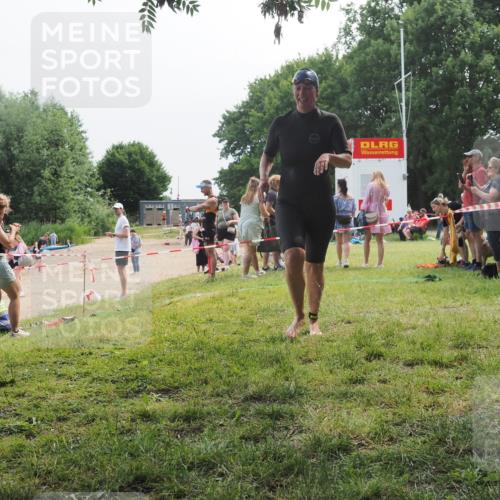 15.06.2025 - 27. Vierlanden-Triathlon KatJ http://msf.ph/oto/8036078 15.06.2025 11:21:03 Schwimmen 892, 918, 965 meine-sportfotos.de