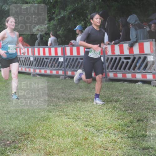 21.06.2025 - 27. Vierlanden-Triathlon KatJ http://msf.ph/oto/8036081 15.06.2025 13:53:26 Ziel 653, 885, 957 meine-sportfotos.de