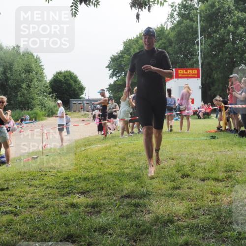 15.06.2025 - 27. Vierlanden-Triathlon KatJ http://msf.ph/oto/8036083 15.06.2025 11:21:03 Schwimmen 892, 918, 965 meine-sportfotos.de