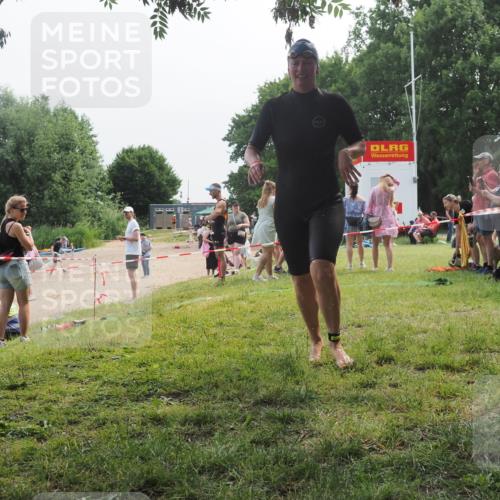 15.06.2025 - 27. Vierlanden-Triathlon KatJ http://msf.ph/oto/8036094 15.06.2025 11:21:03 Schwimmen 892, 918, 965 meine-sportfotos.de