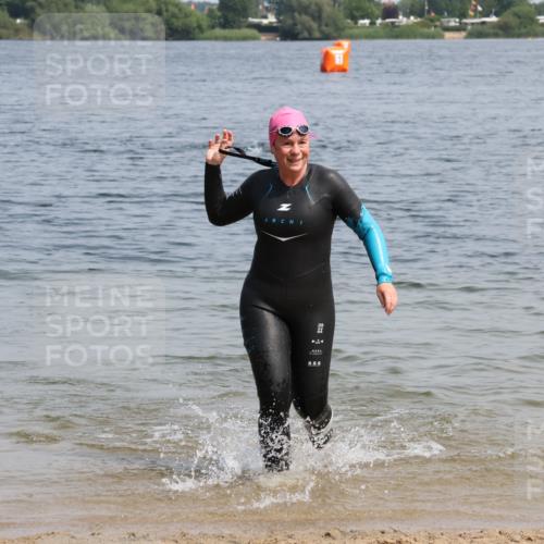 15.06.2025 - 27. Vierlanden-Triathlon Lena Gebhardt http://msf.ph/oto/8036101 15.06.2025 11:29:43 Schwimmen 937 meine-sportfotos.de