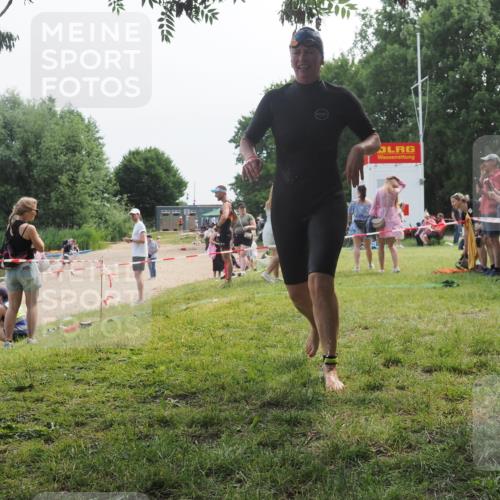 15.06.2025 - 27. Vierlanden-Triathlon KatJ http://msf.ph/oto/8036102 15.06.2025 11:21:03 Schwimmen 892, 918, 965 meine-sportfotos.de