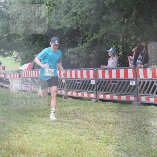 21.06.2025 - 27. Vierlanden-Triathlon KatJ http://msf.ph/oto/8036127 15.06.2025 13:53:36 Ziel 653, 1155 meine-sportfotos.de