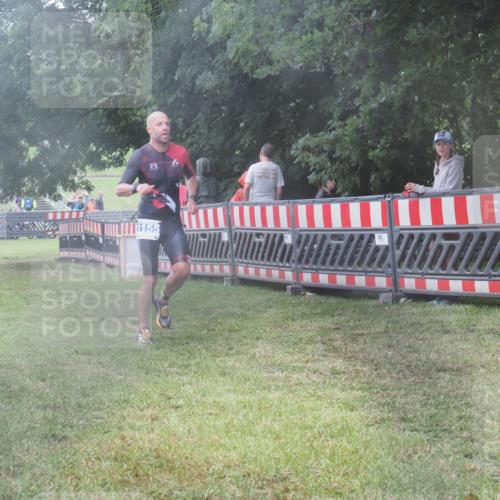 21.06.2025 - 27. Vierlanden-Triathlon KatJ http://msf.ph/oto/8036131 15.06.2025 13:53:39 Ziel 1155 meine-sportfotos.de
