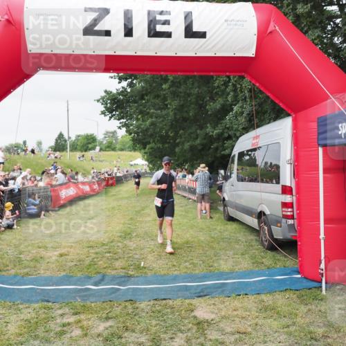 21.06.2025 - 27. Vierlanden-Triathlon MichiJ http://msf.ph/oto/8036133 15.06.2026 13:03:24 Ziel 149, 233 meine-sportfotos.de