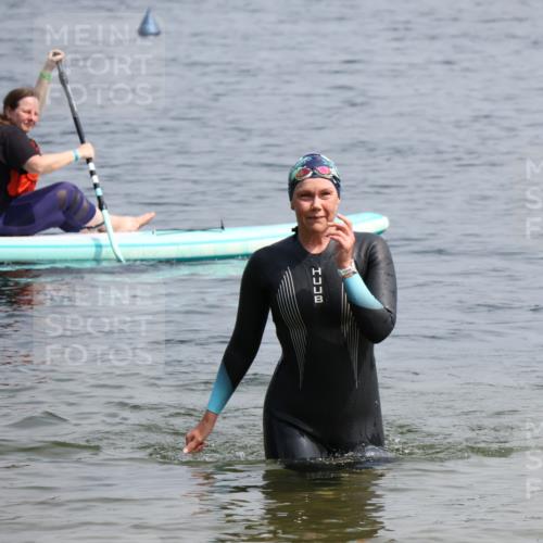 15.06.2025 - 27. Vierlanden-Triathlon Lena Gebhardt http://msf.ph/oto/8036138 15.06.2025 11:30:28 Schwimmen 910 meine-sportfotos.de