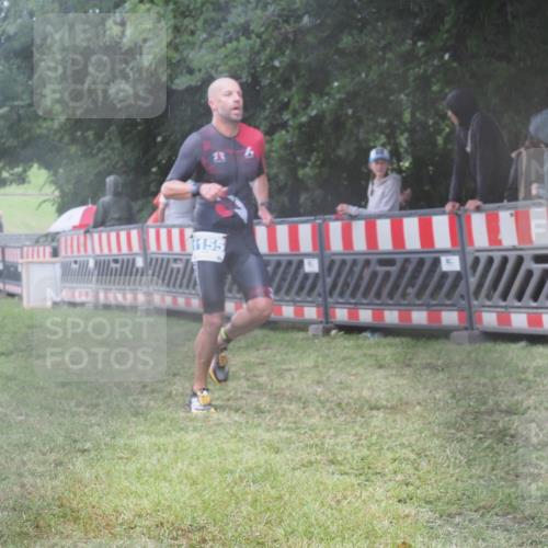 21.06.2025 - 27. Vierlanden-Triathlon KatJ http://msf.ph/oto/8036160 15.06.2025 13:53:40 Ziel 1155 meine-sportfotos.de