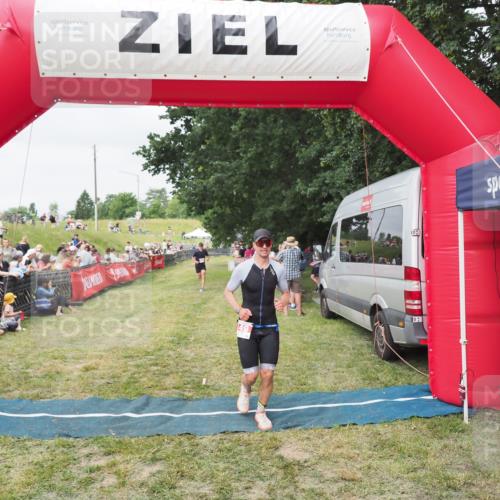 21.06.2025 - 27. Vierlanden-Triathlon MichiJ http://msf.ph/oto/8036172 15.06.2026 13:03:25 Ziel 149, 233 meine-sportfotos.de