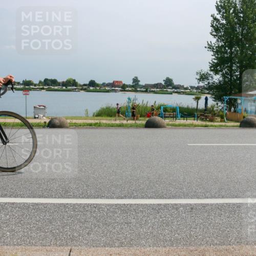 21.06.2025 - 27. Vierlanden-Triathlon H.Heesch http://msf.ph/oto/8036174 15.06.2025 11:45:21 Radfahren 794, 797, 947 meine-sportfotos.de