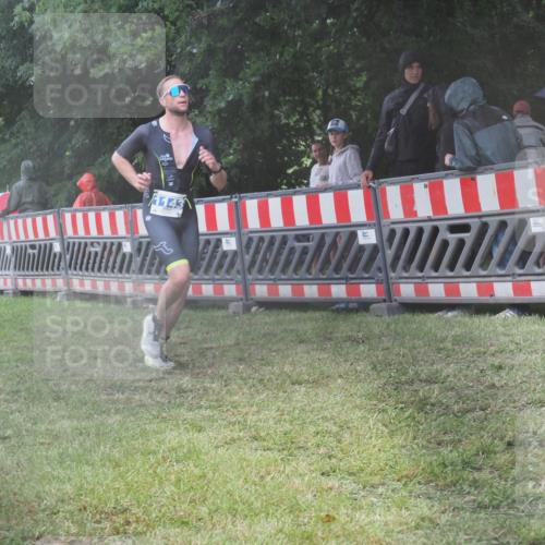 21.06.2025 - 27. Vierlanden-Triathlon KatJ http://msf.ph/oto/8036210 15.06.2025 13:53:52 Ziel 90, 815, 1143 meine-sportfotos.de