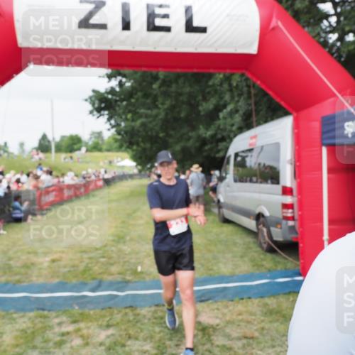 21.06.2025 - 27. Vierlanden-Triathlon MichiJ http://msf.ph/oto/8036211 15.06.2026 13:03:29 Ziel 149, 233 meine-sportfotos.de