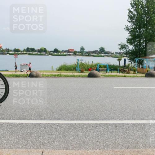 21.06.2025 - 27. Vierlanden-Triathlon H.Heesch http://msf.ph/oto/8036214 15.06.2025 11:45:25 Radfahren 212, 723, 794, 797, 841, 947 meine-sportfotos.de