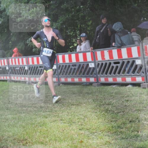 21.06.2025 - 27. Vierlanden-Triathlon KatJ http://msf.ph/oto/8036217 15.06.2025 13:53:52 Ziel 90, 815, 1143 meine-sportfotos.de
