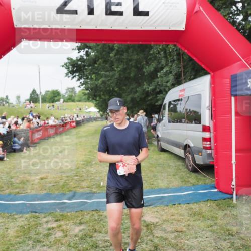 21.06.2025 - 27. Vierlanden-Triathlon MichiJ http://msf.ph/oto/8036219 15.06.2026 13:03:29 Ziel 149, 233 meine-sportfotos.de