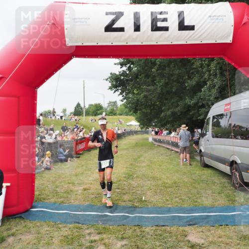 21.06.2025 - 27. Vierlanden-Triathlon MichiJ http://msf.ph/oto/8036224 15.06.2026 13:03:40 Ziel 854 meine-sportfotos.de