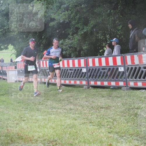 21.06.2025 - 27. Vierlanden-Triathlon KatJ http://msf.ph/oto/8036239 15.06.2025 13:54:00 Ziel 90, 815 meine-sportfotos.de