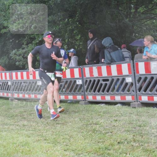 21.06.2025 - 27. Vierlanden-Triathlon KatJ http://msf.ph/oto/8036252 15.06.2025 13:54:01 Ziel 90, 125, 719, 815 meine-sportfotos.de