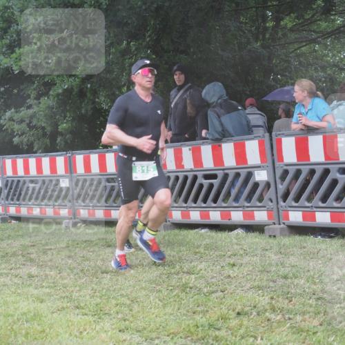 21.06.2025 - 27. Vierlanden-Triathlon KatJ http://msf.ph/oto/8036261 15.06.2025 13:54:01 Ziel 90, 125, 719, 815 meine-sportfotos.de