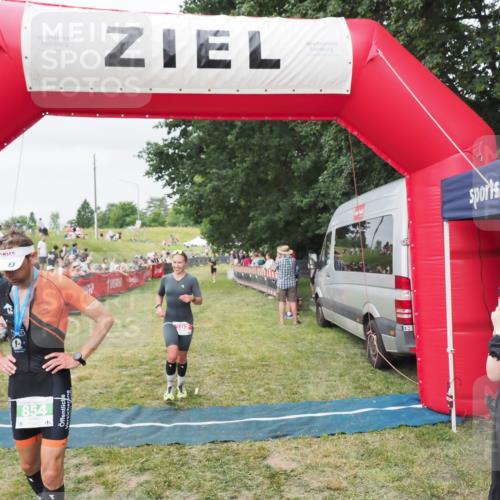 21.06.2025 - 27. Vierlanden-Triathlon MichiJ http://msf.ph/oto/8036273 15.06.2026 13:03:59 Ziel 202 meine-sportfotos.de