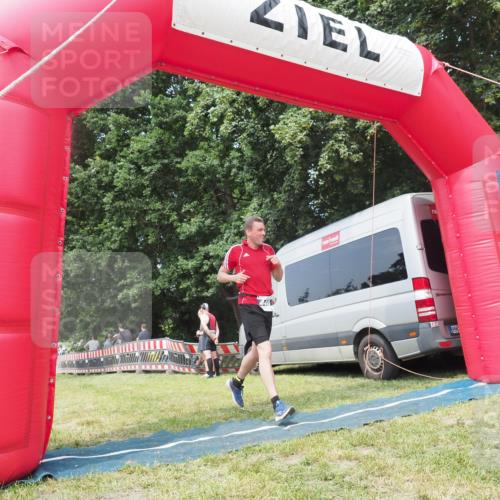 15.06.2025 - 27. Vierlanden-Triathlon KatJ http://msf.ph/oto/8036277 15.06.2025 11:24:53 Schwimmen 935, 981 meine-sportfotos.de