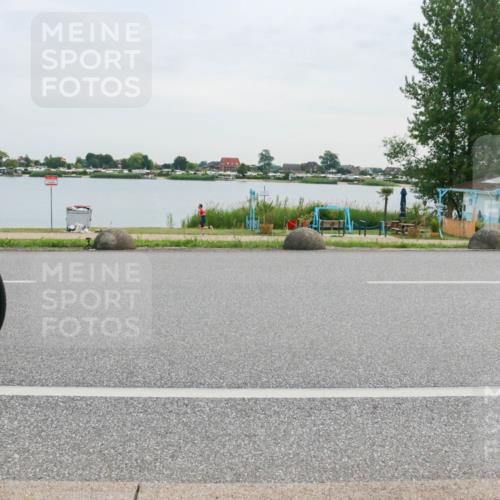 15.06.2025 - 27. Vierlanden-Triathlon H.Heesch http://msf.ph/oto/8036279 15.06.2025 10:47:59 Radfahren 27, 37, 172 meine-sportfotos.de