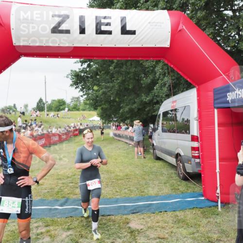 21.06.2025 - 27. Vierlanden-Triathlon MichiJ http://msf.ph/oto/8036294 15.06.2026 13:04:00 Ziel 202, 1040 meine-sportfotos.de