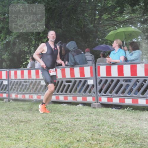 21.06.2025 - 27. Vierlanden-Triathlon KatJ http://msf.ph/oto/8036296 15.06.2025 13:54:08 Ziel 125, 719 meine-sportfotos.de
